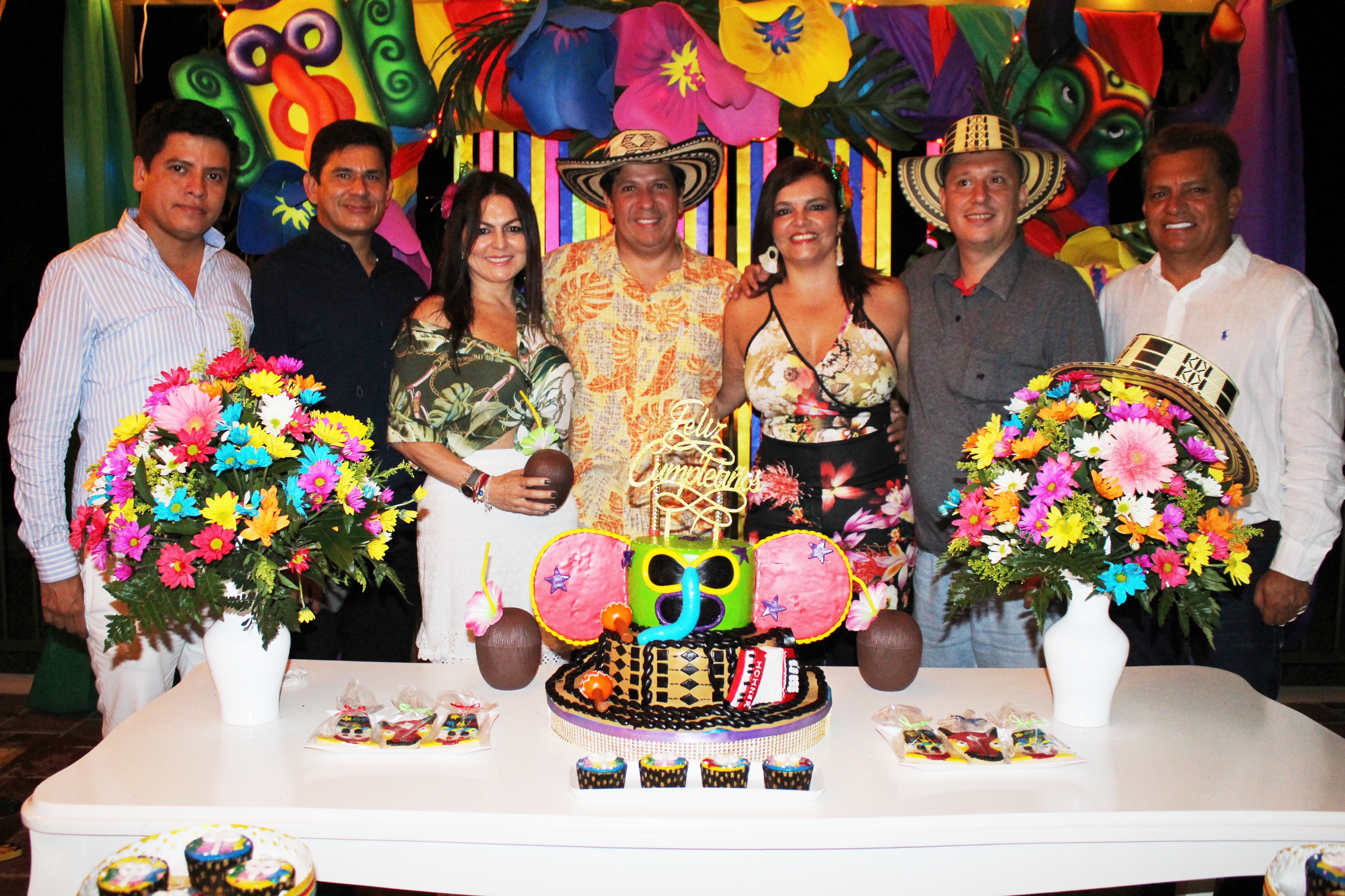 José Sanabria, jefe Casa de Participación; Miguel Moncaleano, Secretario de Gobierno; María Vidal Aparicio, directora de Justicia; Alcalde, Gestora Social; Alejandro Díaz, director Prospectiva y Jimmy Veloza.